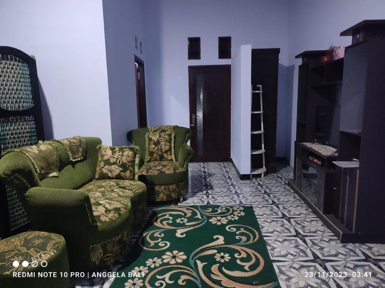 Elen Homestay By Abm Бромо Екстериор снимка